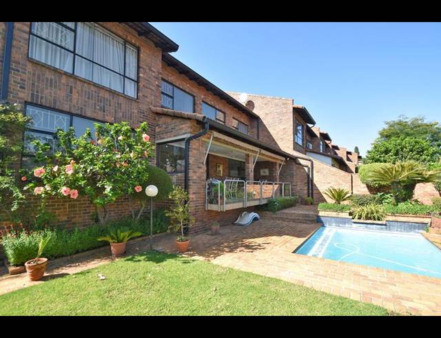 5 BEDROOM TOWNHOUSE FOR SALE IN BEDFORD PARK